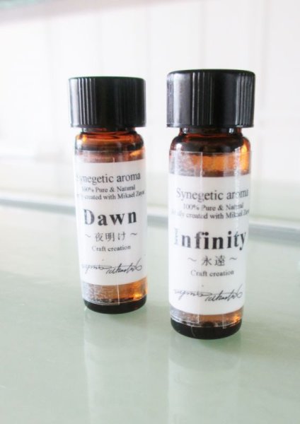 画像3: ◇2025年水瓶座の方のサポートオイル◇ Infinity-永遠- ミカエル・ザヤット×高島なゆみコラボレーションアロマオイル (3)